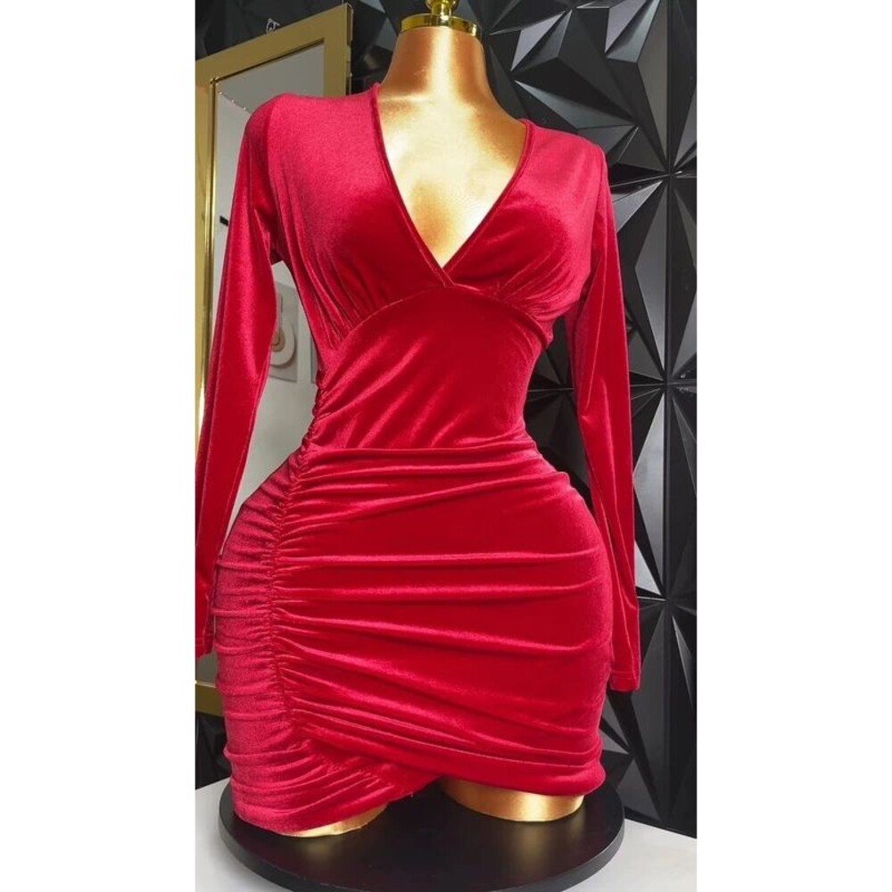 🔥👗Women’s Red Velvet Ruched Long Sleeve Dress